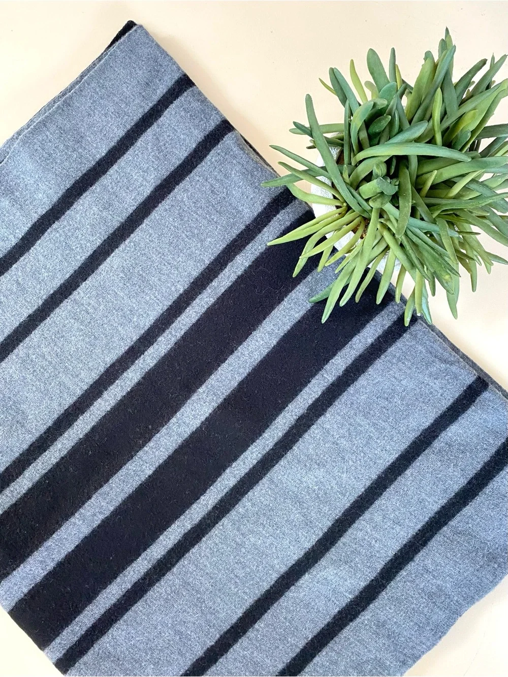 Vince stylish black